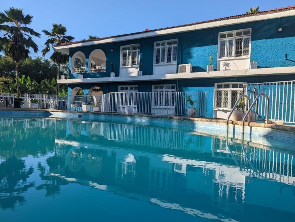 Gallivanters Hostel Дар-эс-Саламе Экстерьер фото
